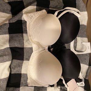 34A bra’s black and white